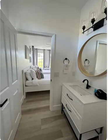 a en suite bathroom with a sink and a mirror