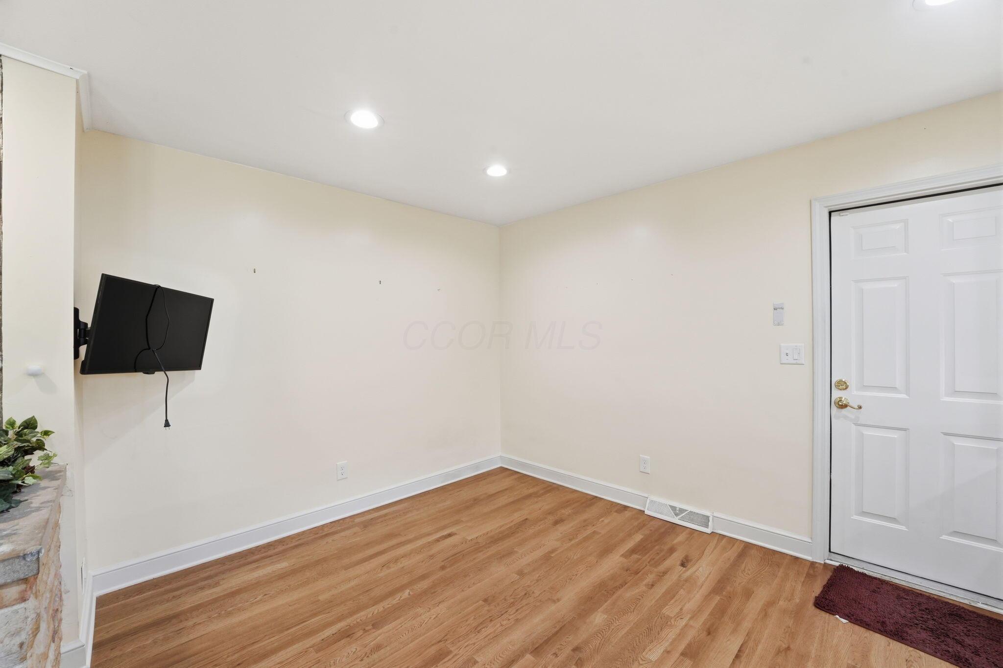 2290 Middlesex Road Columbus, OH 43220 - Photo 16 of 49