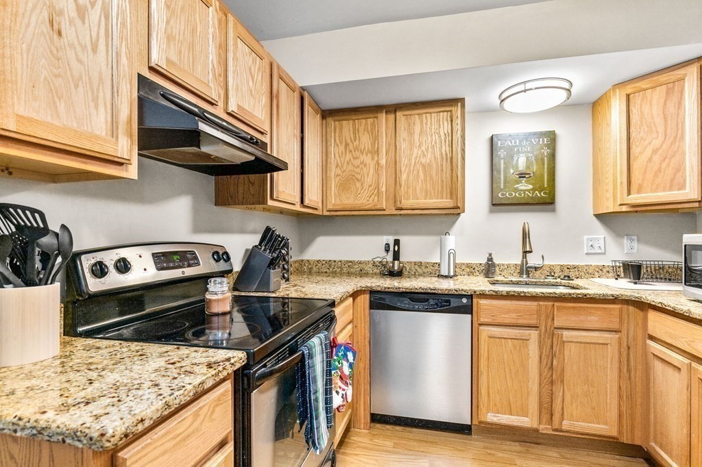 2 Duck Pond Road, Unit 122 Beverly, MA 01915 - Photo 5 of 24 Gallery Image 5