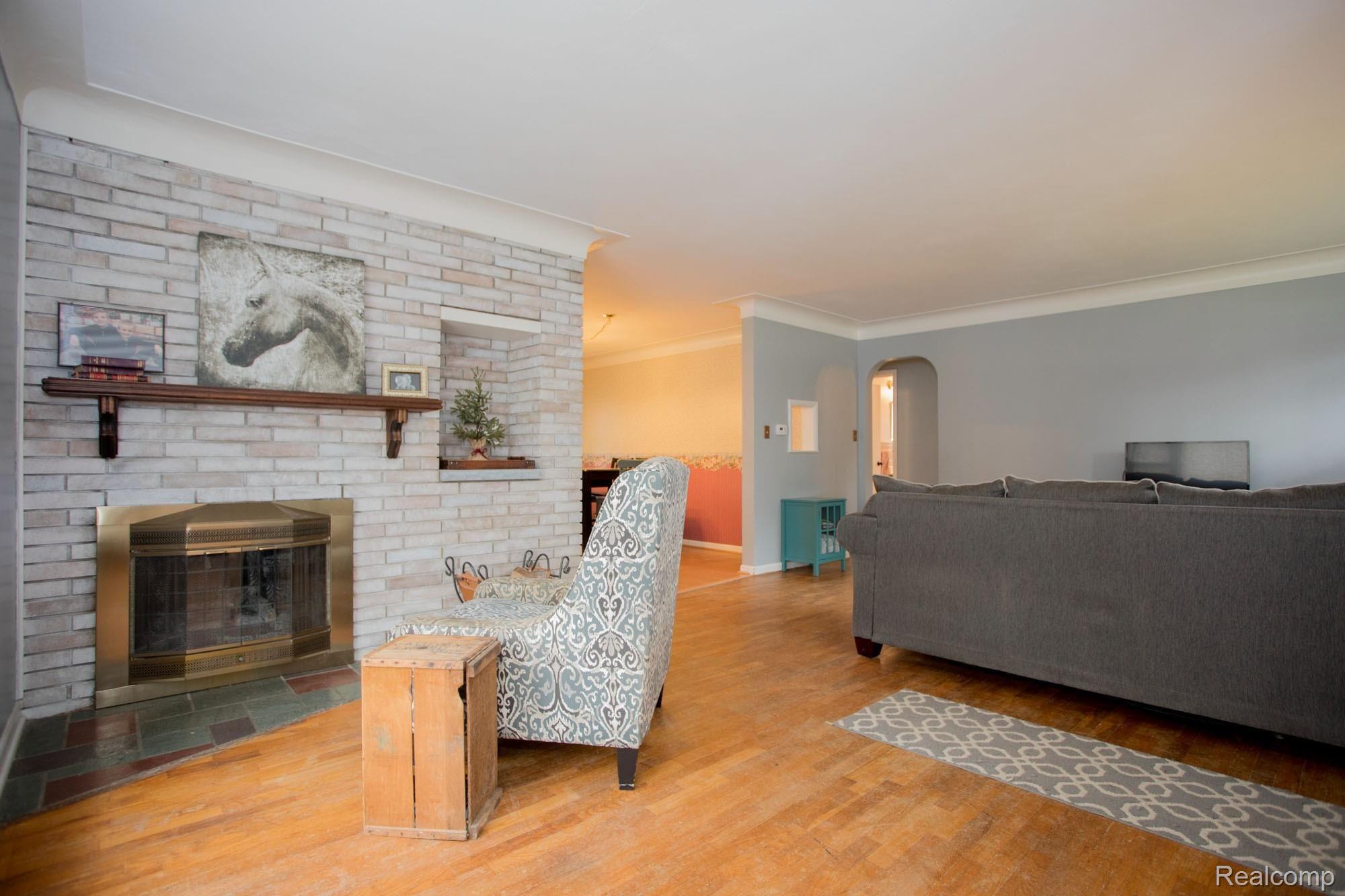 517 Riverside Drive Linden, MI 48451 - Photo 3 of 34 517-riverside-0027.jpg