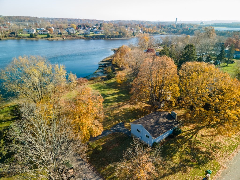 46 Madison Road Swansea, MA 02777 - Photo 3 of 19 Gallery Image 3