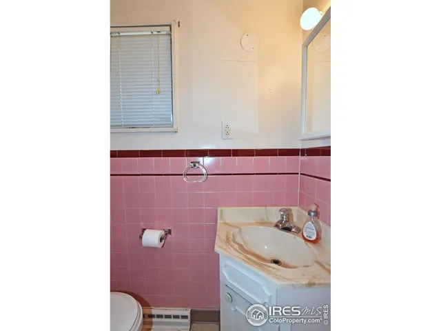 a view of a house with backyard and furniture