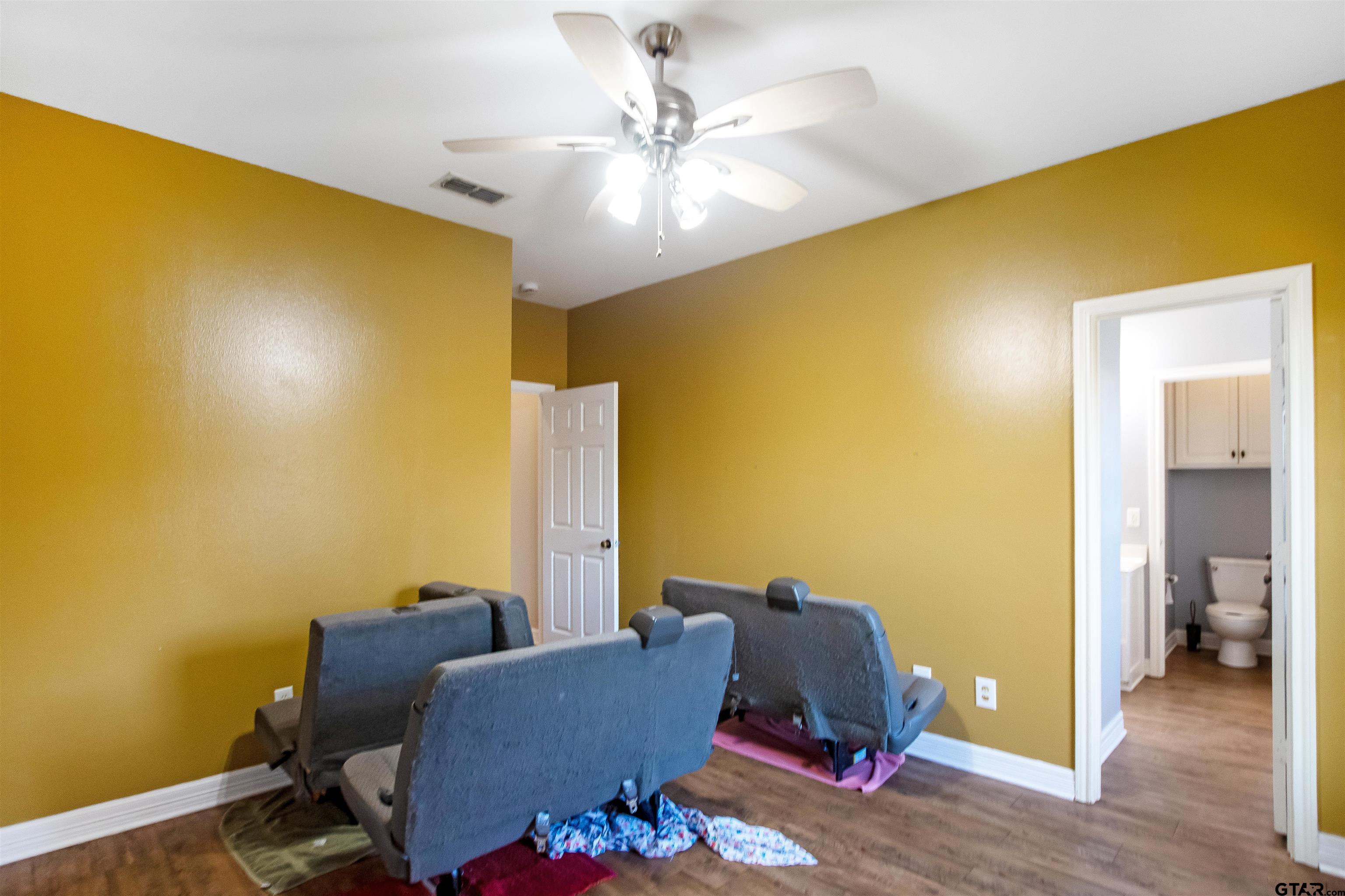 1687 West Point Road Kilgore, TX 75662 - Photo 17 of 41 a living room with furniture and wooden floor