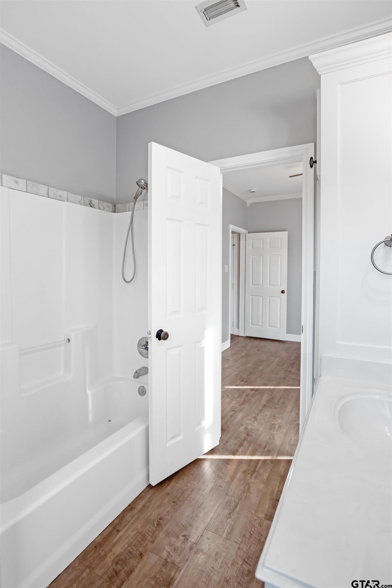 1687 West Point Road Kilgore, TX 75662 - Photo 18 of 41 a bathroom with a bathtub and a shower