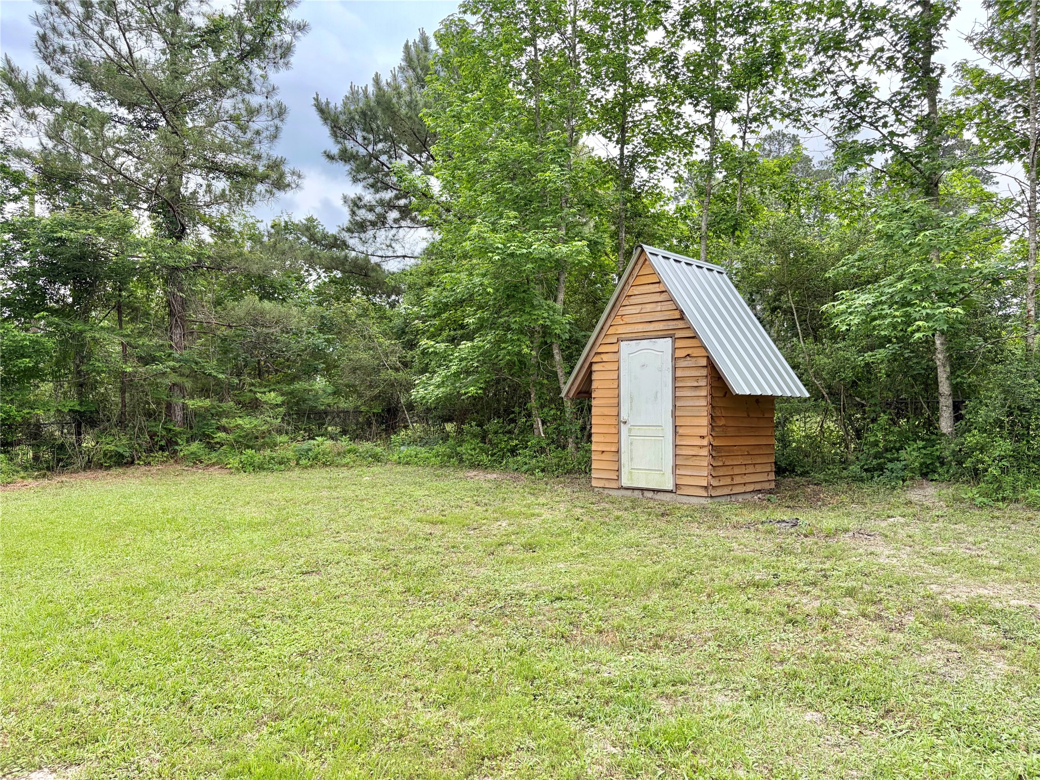 14437 Jack Gibbs Road Willis, TX 77378 - Photo 19 of 20 Well house