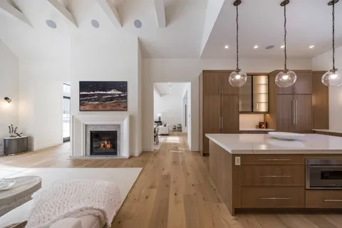 $6,250,000 | 33 Harbor View Drive, East Hampton, NY 11937