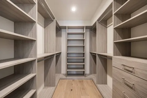 $6,250,000 | 33 Harbor View Drive, East Hampton, NY 11937