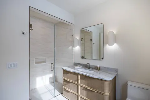 $6,250,000 | 33 Harbor View Drive, East Hampton, NY 11937