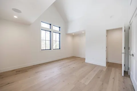 $6,250,000 | 33 Harbor View Drive, East Hampton, NY 11937