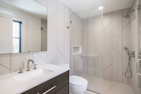 $6,250,000 | 33 Harbor View Drive, East Hampton, NY 11937