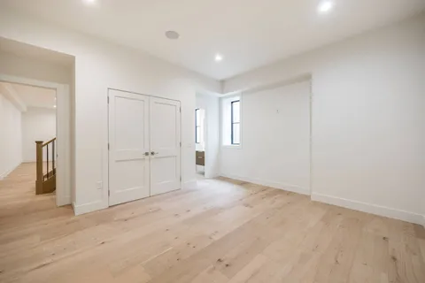 $6,250,000 | 33 Harbor View Drive, East Hampton, NY 11937