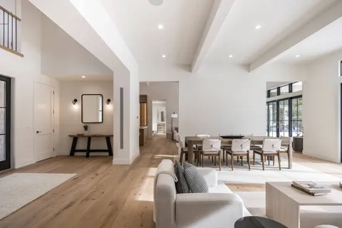 $6,250,000 | 33 Harbor View Drive, East Hampton, NY 11937