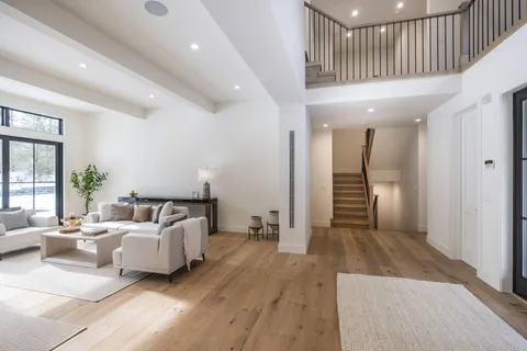 $6,250,000 | 33 Harbor View Drive, East Hampton, NY 11937