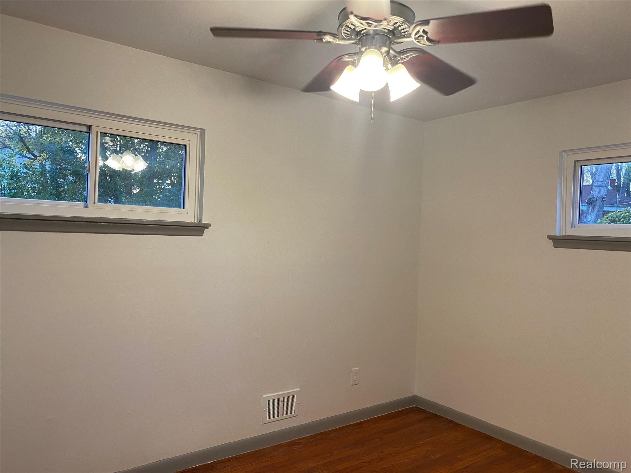 31901 Marblehead Road Farmington, MI 48336 - Photo 12 of 22 75650B21-01A7-4164-9DE2-170F119444CF.jpeg