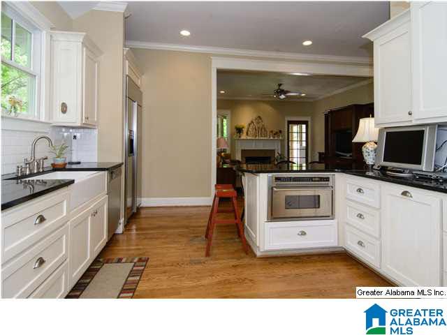 128 East Hawthorne Road Birmingham, AL 35209 - Photo 8 of 32