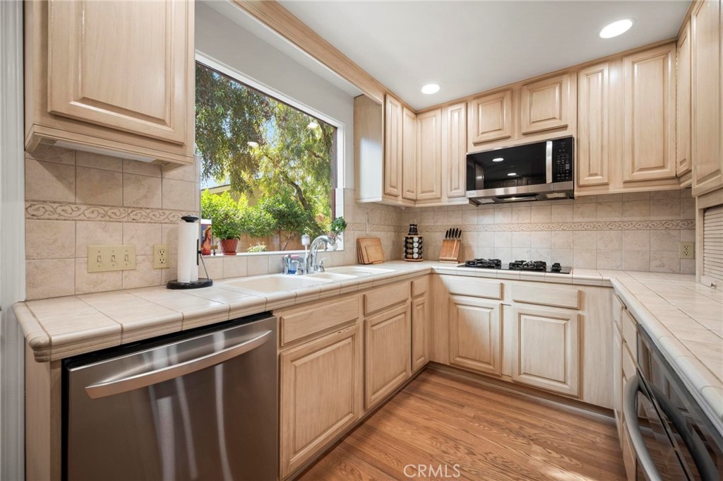 18543 Chatsworth Street Porter Ranch, CA 91326 - Photo 8 of 39