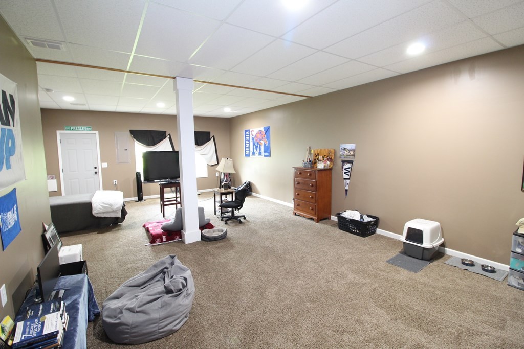 1348 Weeks Drive Northeast Cleveland, TN 37312 - Photo 21 of 25 a view of a room with gym equipment