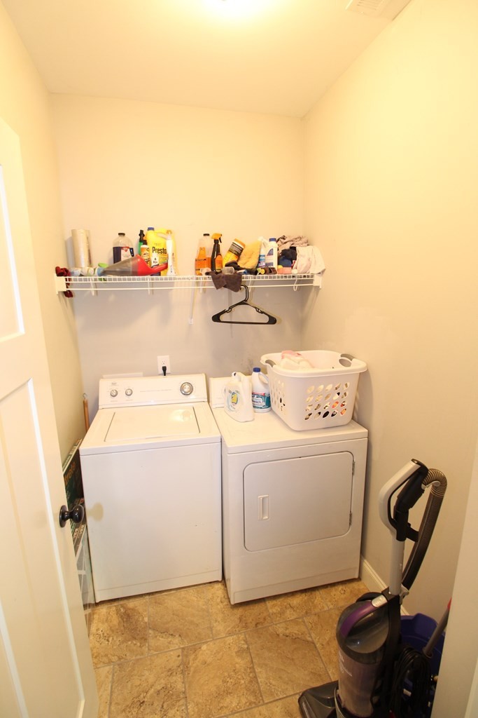 1348 Weeks Drive Northeast Cleveland, TN 37312 - Photo 10 of 25 a utility room with dryer and washer