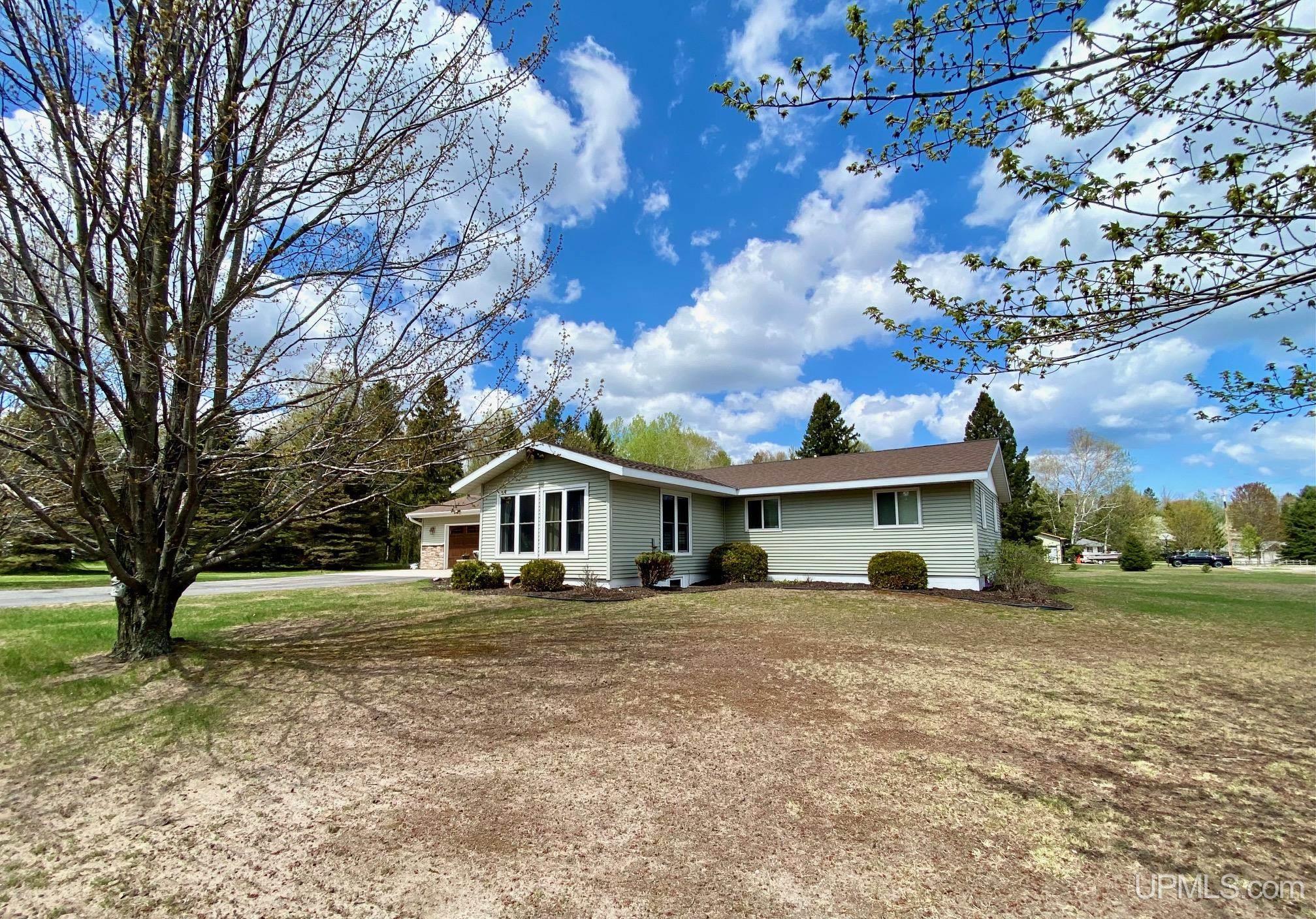 105 Ridge Lane Marquette, MI 49855 - Photo 3 of 78 Gallery Image 3