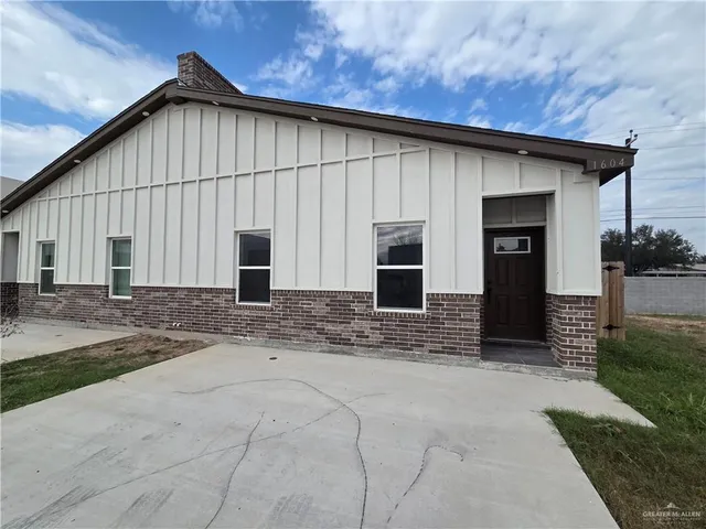 $1,100 | 1604 West B Street, Mission, TX 78572