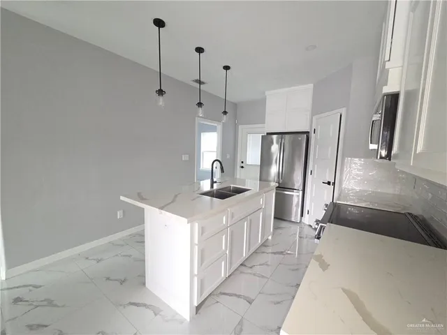 $1,100 | 1604 West B Street, Mission, TX 78572