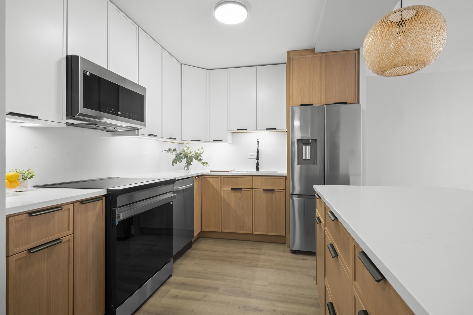 6301 North Sheridan Road, Unit 12C Chicago, IL 60660 - Photo 7 of 32