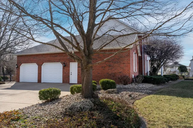 $715,000 | 2101 Windsor Drive, Marion, IL 62959