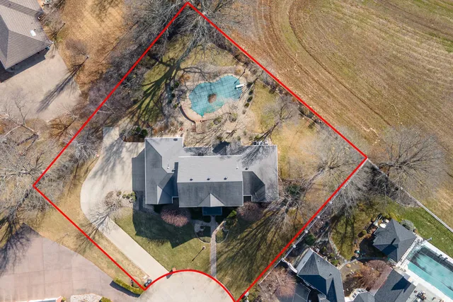 $715,000 | 2101 Windsor Drive, Marion, IL 62959