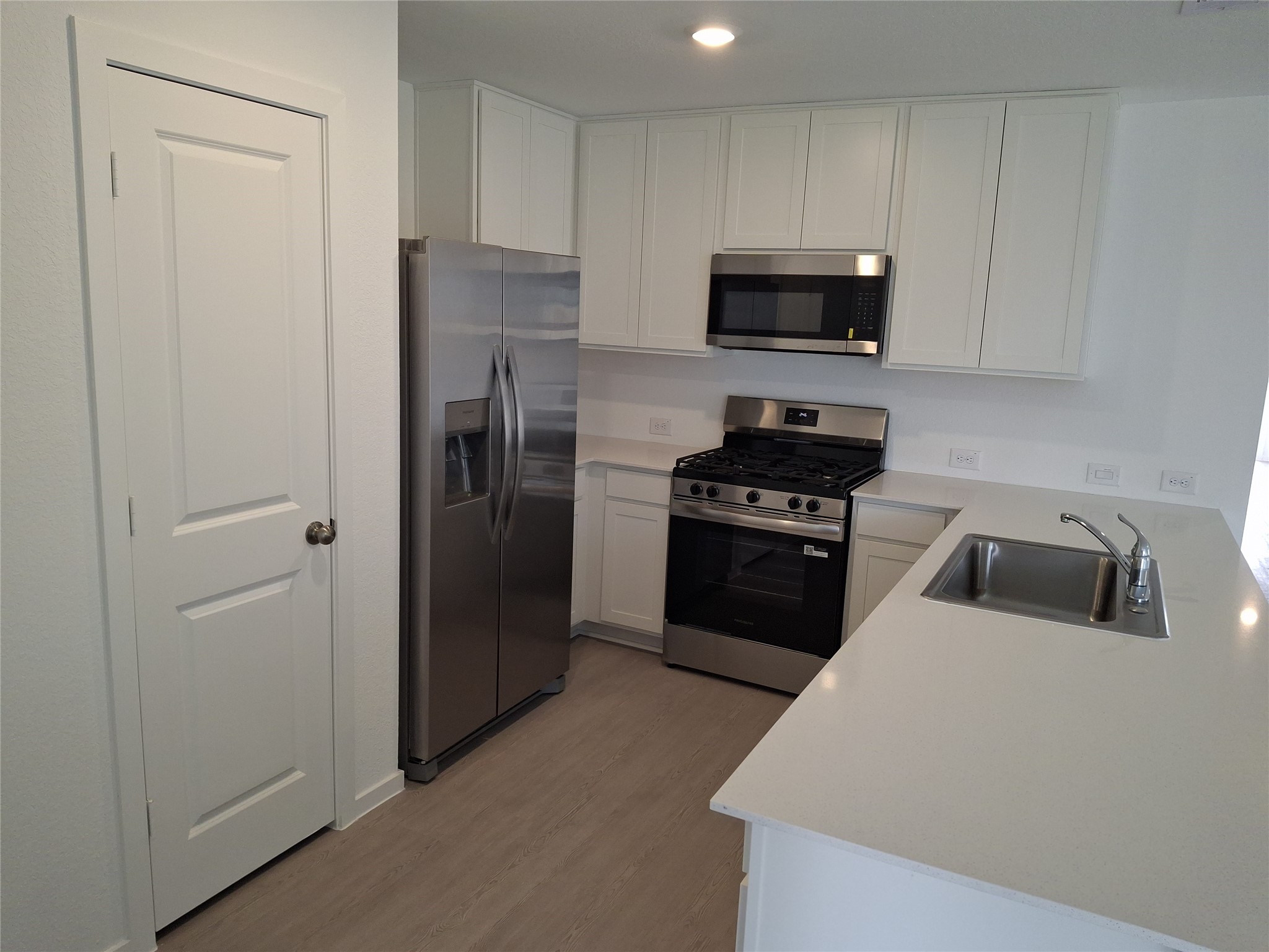 16126 Rustic Prairie Drive Grand Prairie, TX 75050 - Photo 12 of 17 a kitchen with a refrigerator stove and microwave