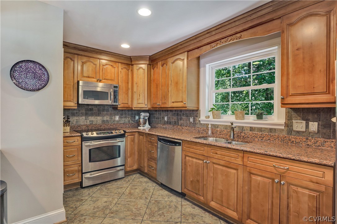 8554 Old Spring Road Richmond, VA 23235 - Photo 8 of 28 Gallery Image 8