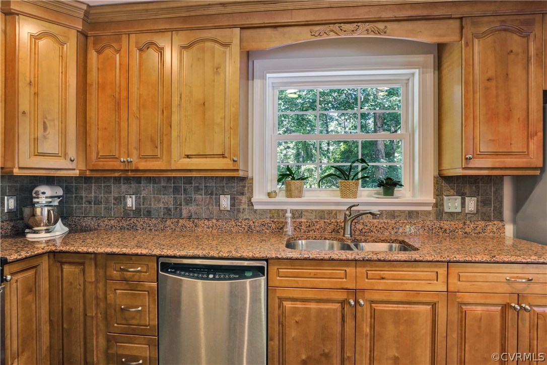 8554 Old Spring Road Richmond, VA 23235 - Photo 9 of 28 Gallery Image 9
