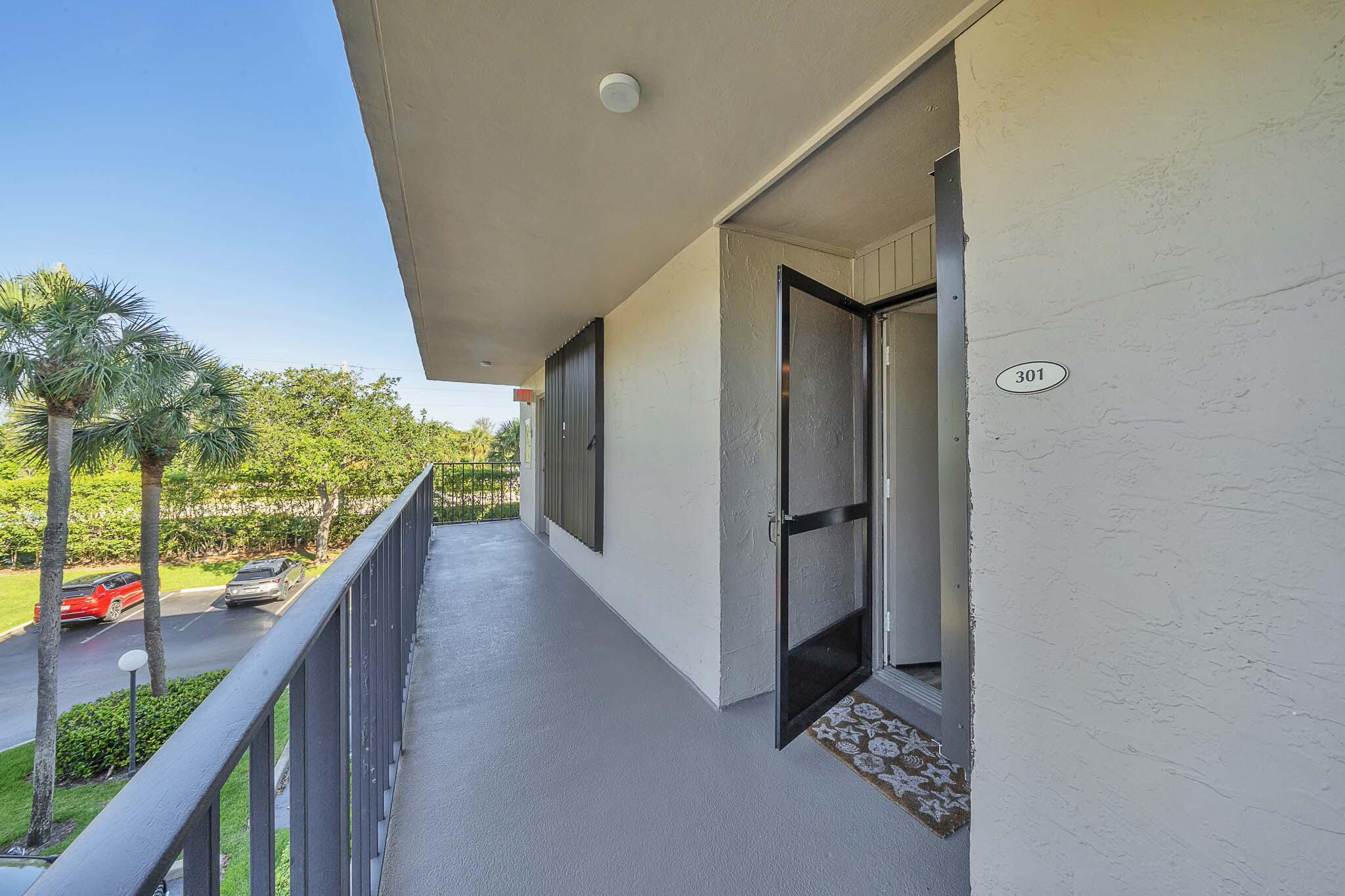 17 Royal Palm Way, Unit 3010 Boca Raton, FL 33432 - Photo 3 of 57 2 Catwalk