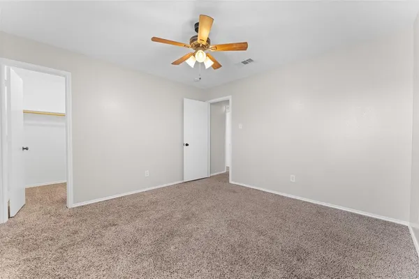 a view of a livingroom with a ceiling fan