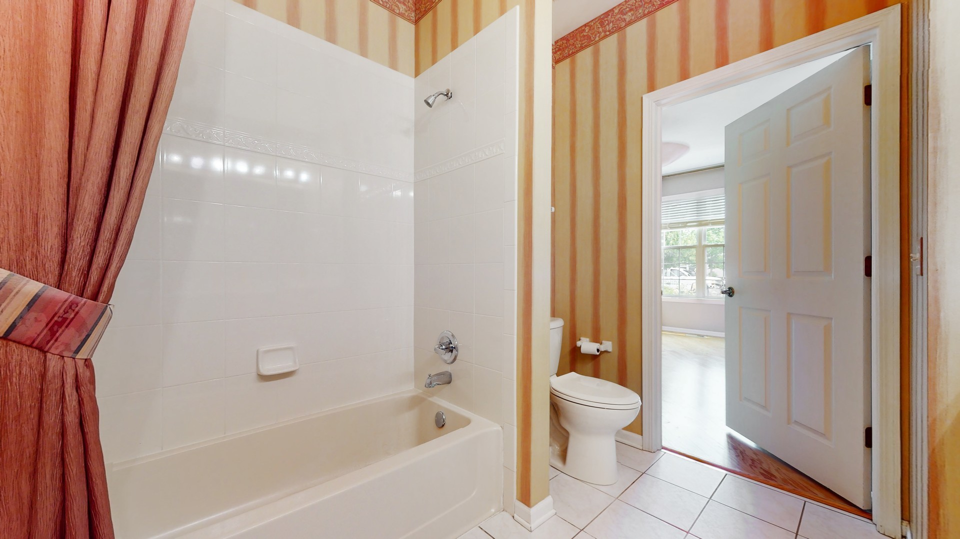1540 Cadillac Circle Romeoville, IL 60446 - Photo 24 of 32 a bathroom with a bathtub and a toilet