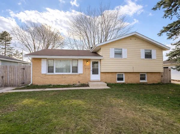 $319,900 | 2432 Yeoman Street, Waukegan, IL 60087