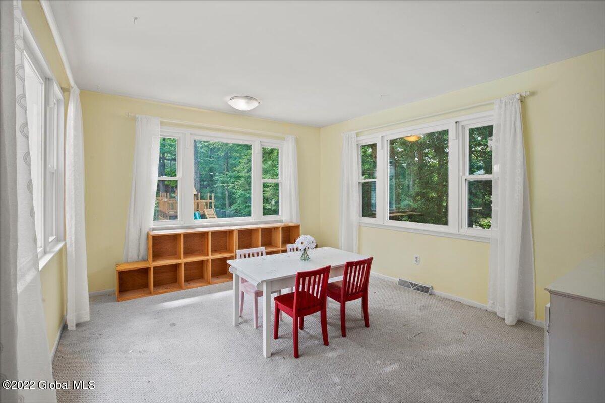 2254 Pine Ridge Road Schenectady, NY 12309 - Photo 13 of 41 31-MW2_9089