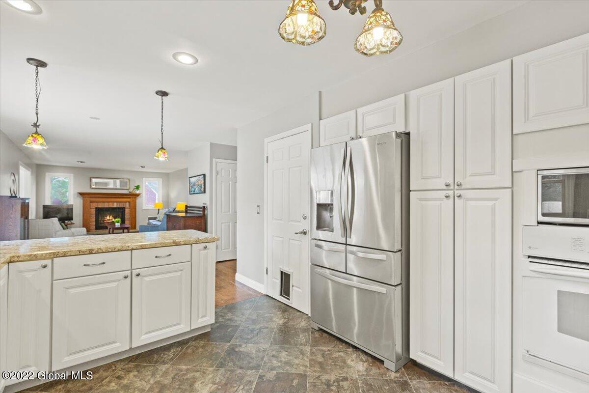 2254 Pine Ridge Road Schenectady, NY 12309 - Photo 6 of 41 21-MW2_9048