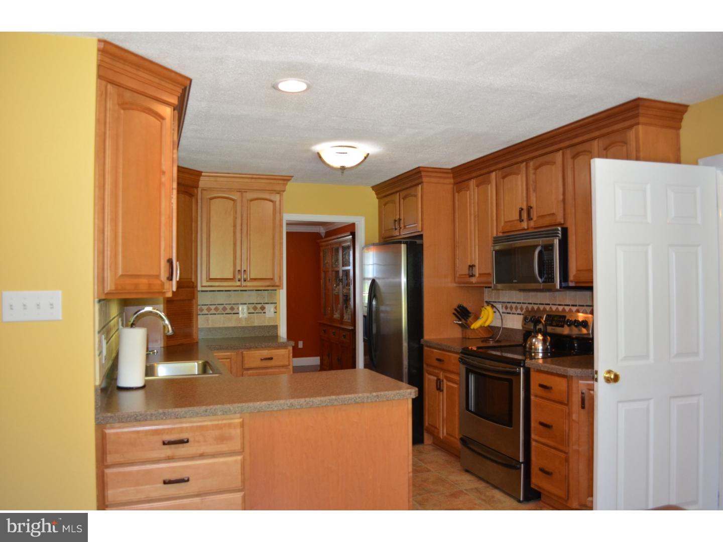 216 Remington Road Broomall, PA 19008 - Photo 11 of 25 Kitchen