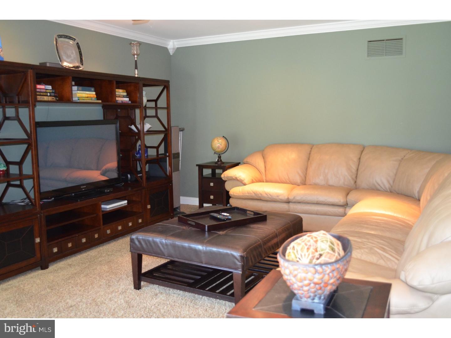 216 Remington Road Broomall, PA 19008 - Photo 8 of 25 Living Room