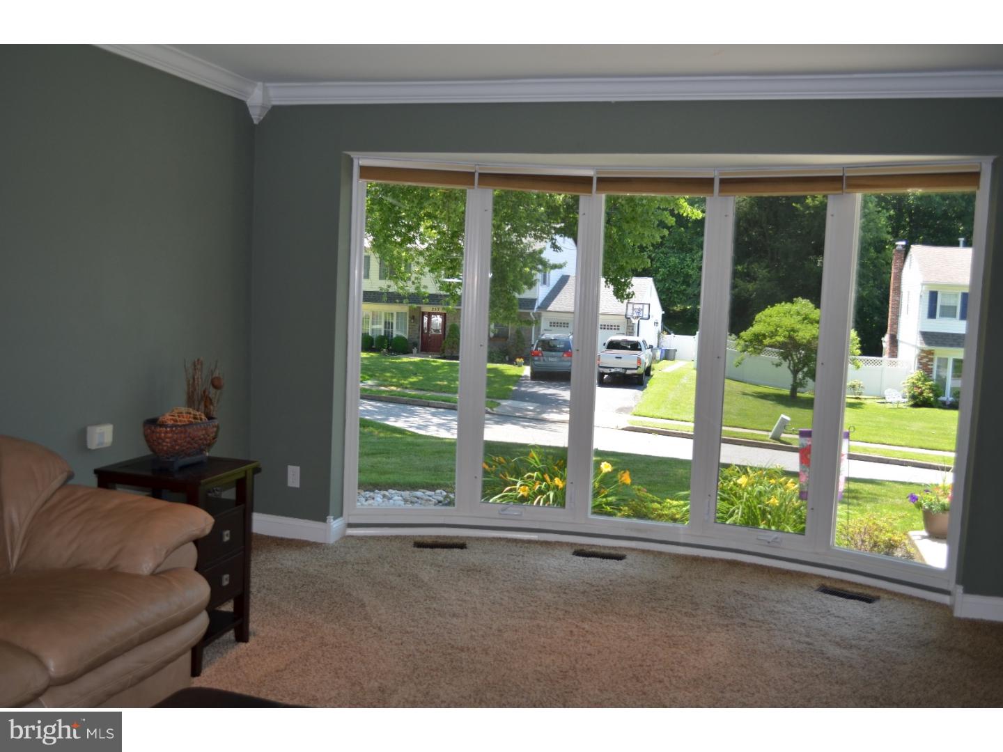 216 Remington Road Broomall, PA 19008 - Photo 9 of 25 Living Room