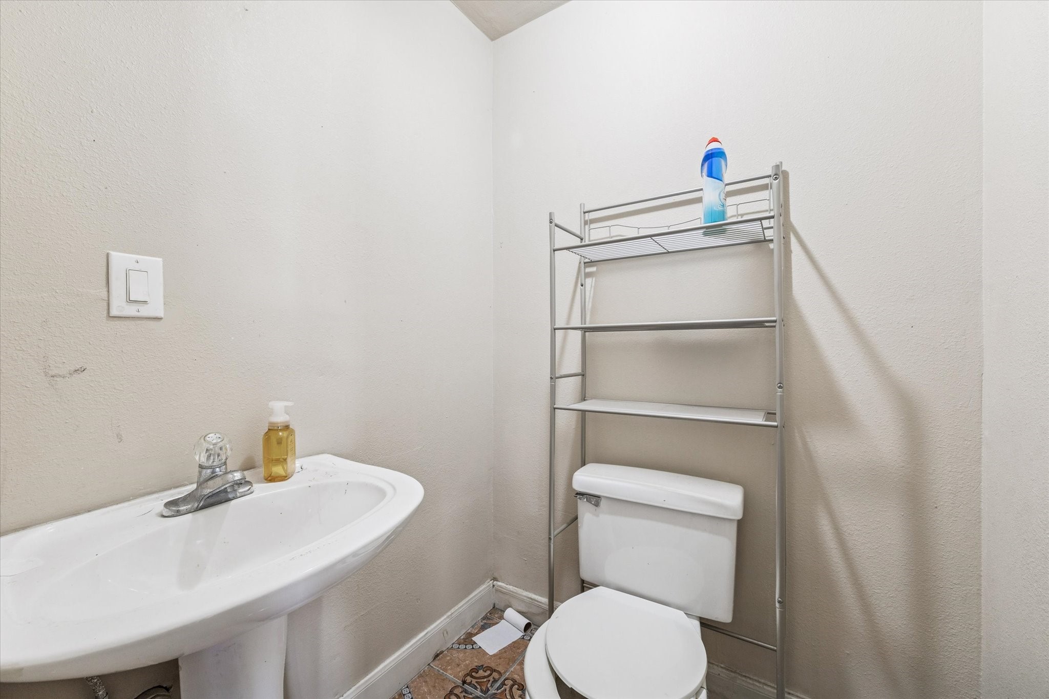 4206 Wiley Road Houston, TX 77093 - Photo 21 of 28 Above Garage