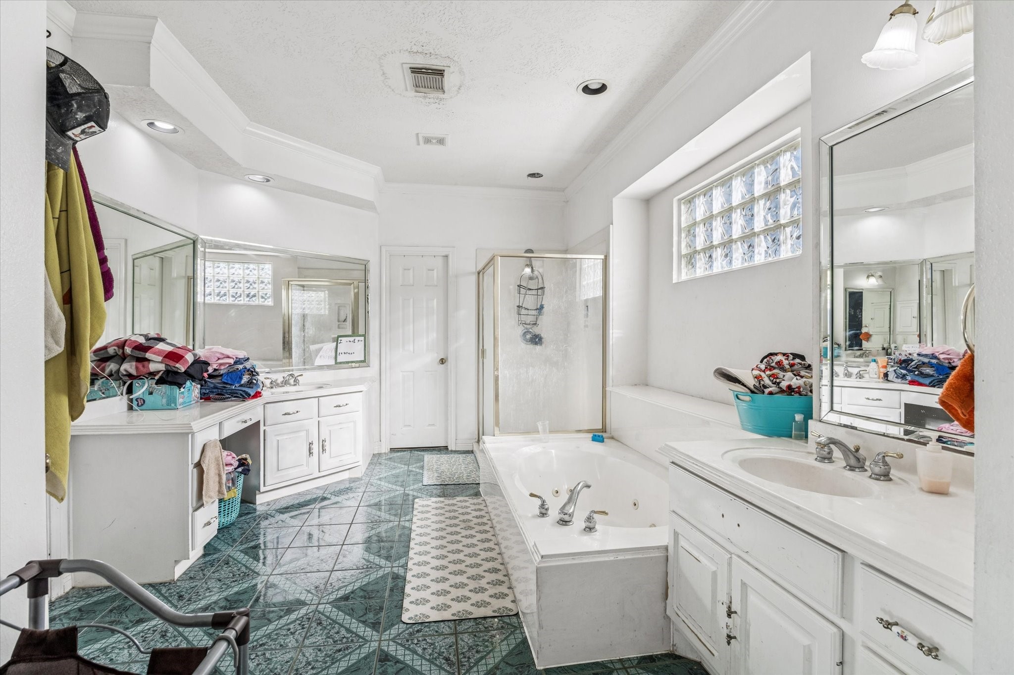 4206 Wiley Road Houston, TX 77093 - Photo 10 of 28 Primary Bath