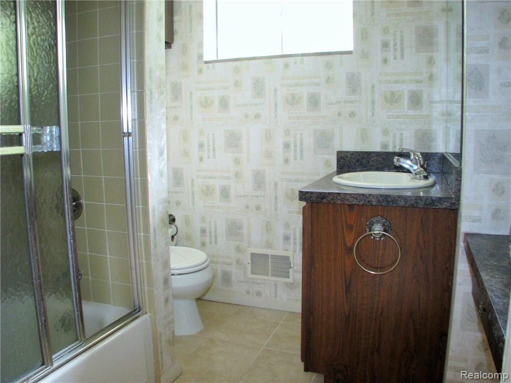 2089 Highfield Road Waterford, MI 48329 - Photo 16 of 20 IMG_9637.JPG