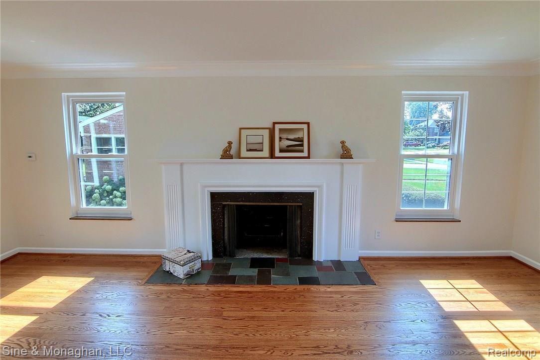 580 Roslyn Road Grosse Pointe, MI 48236 - Photo 6 of 29 Great_Room_3rd_View.jpg