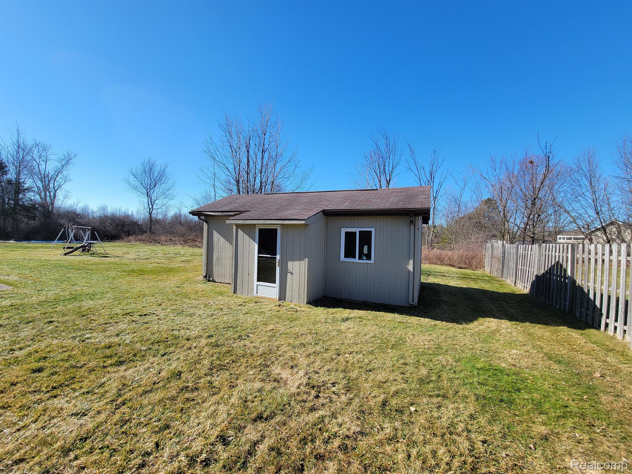 1176 South Morrish Road Flint, MI 48532 - Photo 34 of 36 Gallery Image 34