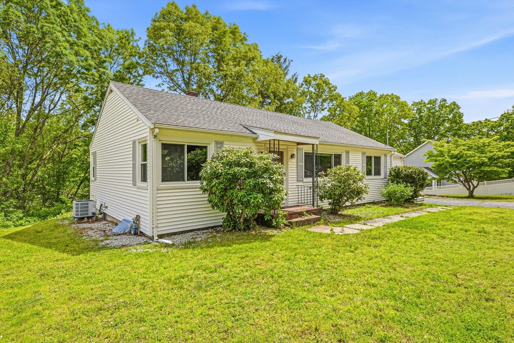 146 Acton Road Chelmsford, MA 01824 - Photo 3 of 42