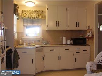 1317 Hillcrest Road Conshohocken, PA 19428 - Photo 4 of 6 Kitchen