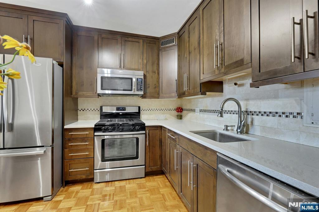 6 Horizon Road, Unit 807 Fort Lee, NJ 07024 - Photo 4 of 38 Gallery Image 4