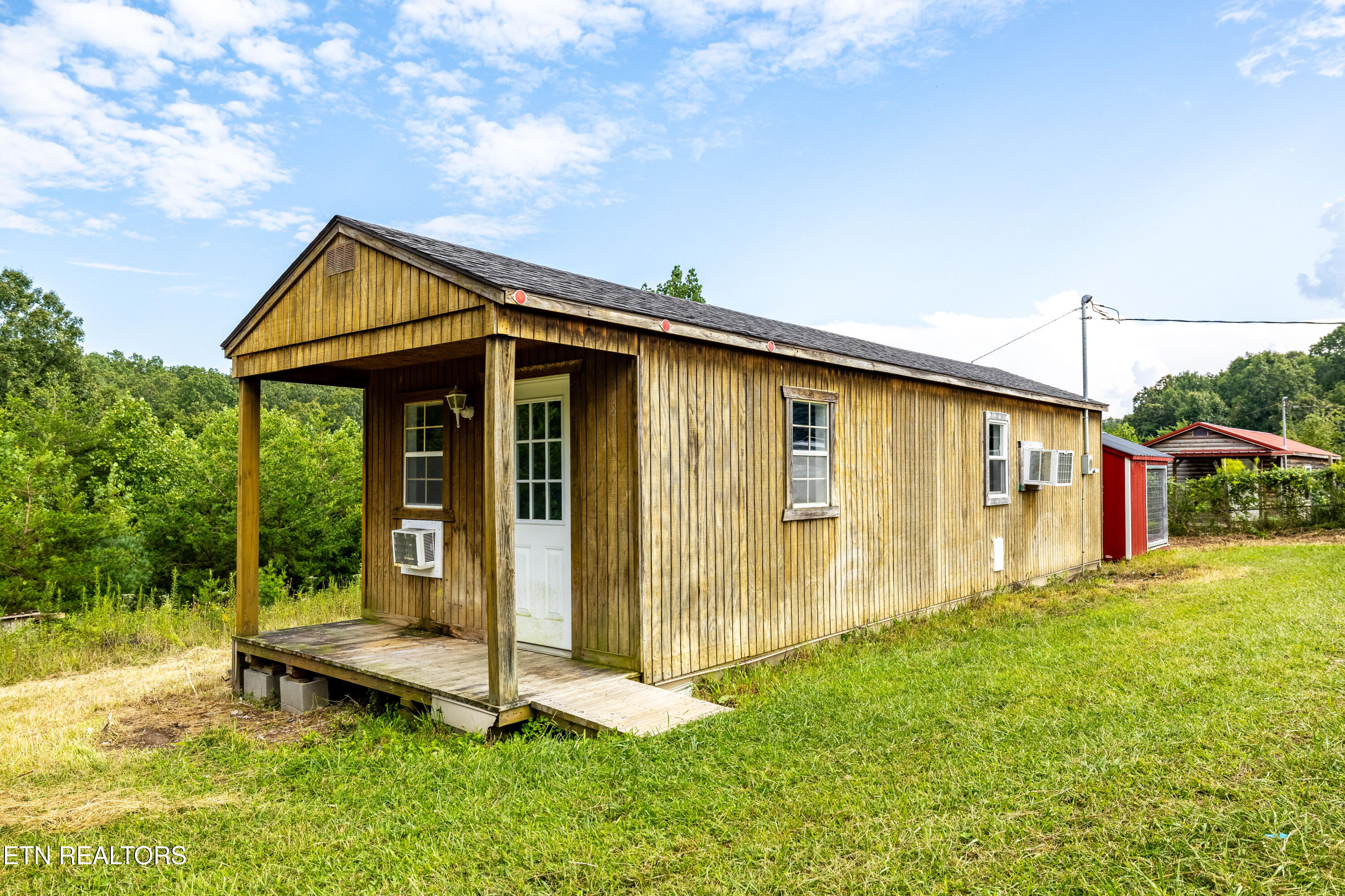 346 Christenson Road Deer Lodge, TN 37726 - Photo 12 of 49 346ChristensonRd-11