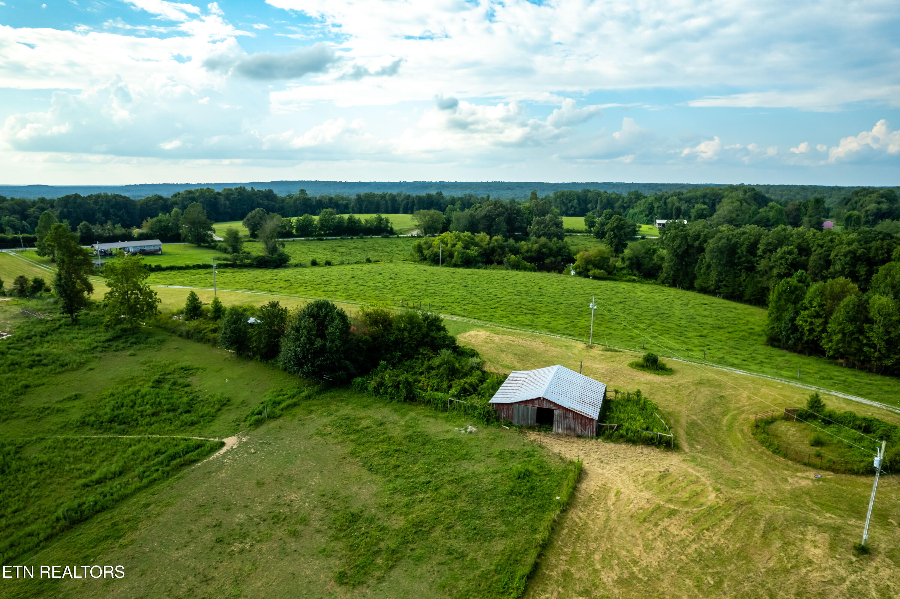 346 Christenson Road Deer Lodge, TN 37726 - Photo 22 of 49 346ChristensonRd-19